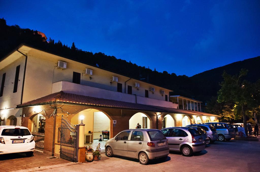Albergo Magrini Della Genga Genga  Exterior foto