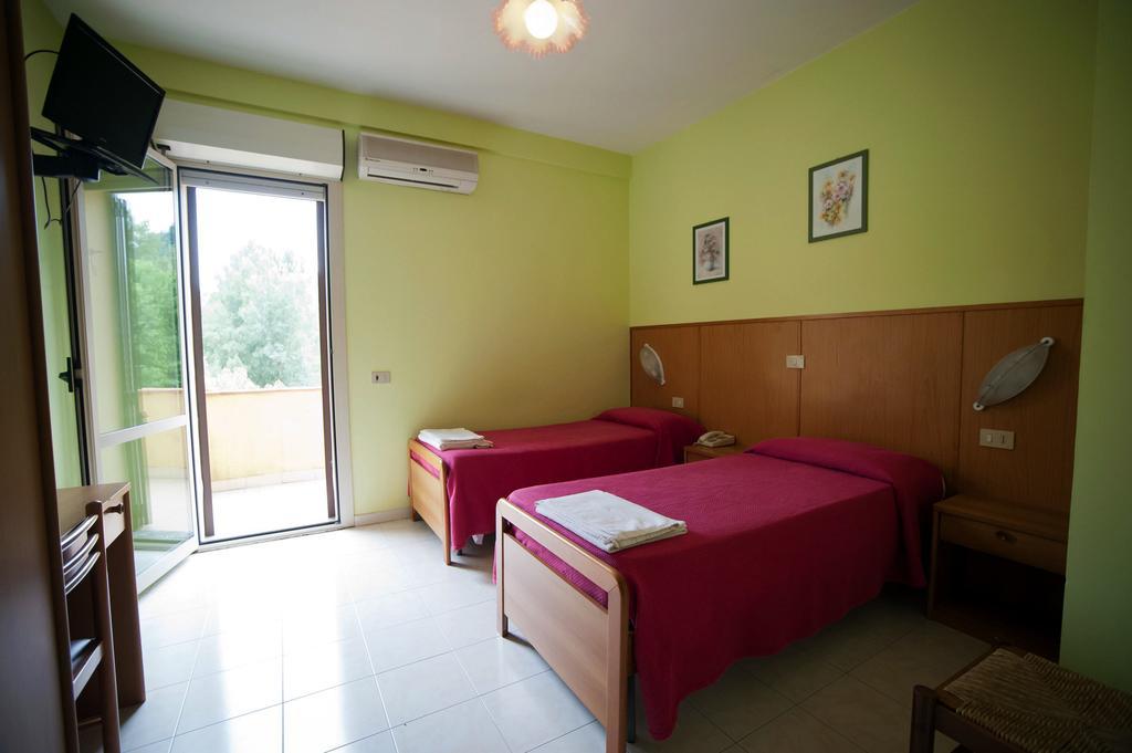 Albergo Magrini Della Genga Genga  Cameră foto